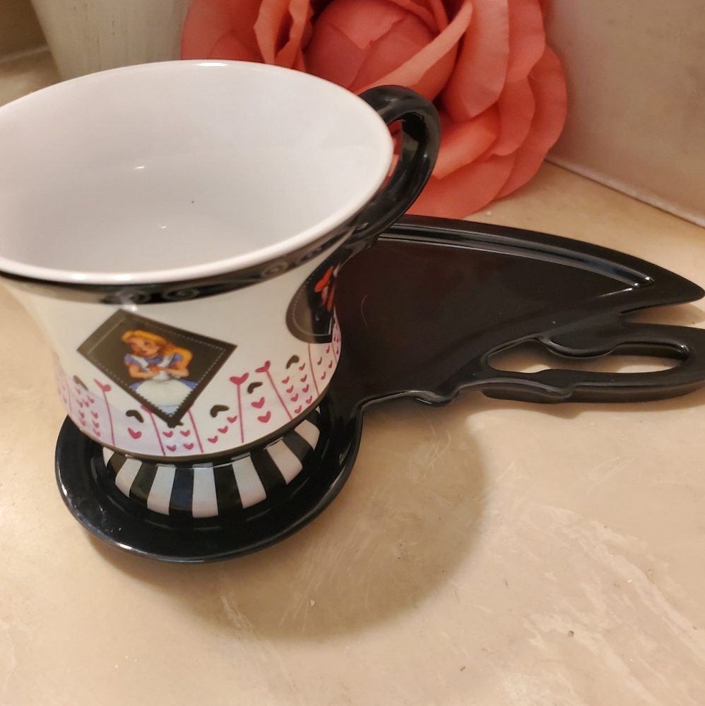Disney Alice n Wonderland tea cup and saucer